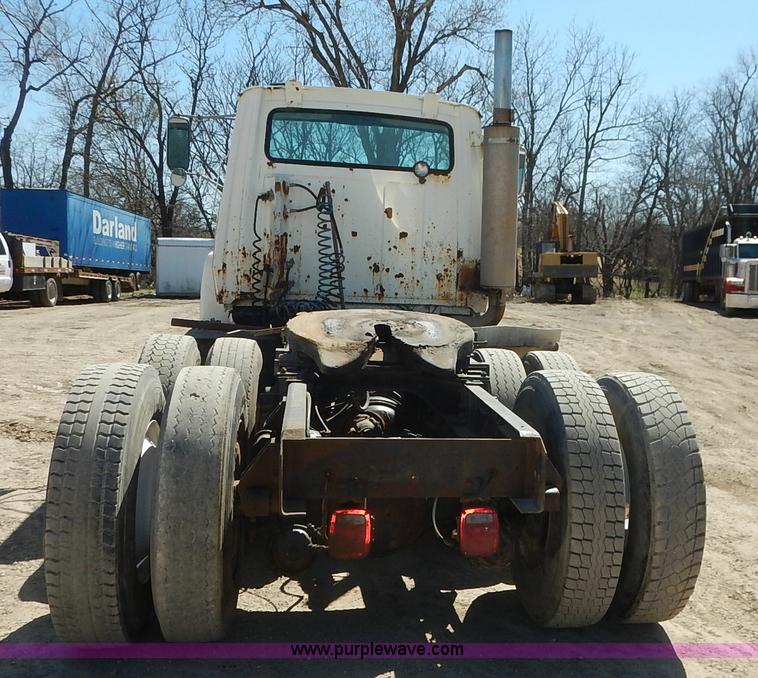 image for item K7343 1983 Ford LNT9000 semi truck