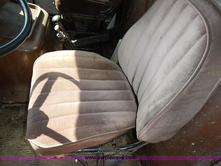 image for item K7343 1983 Ford LNT9000 semi truck