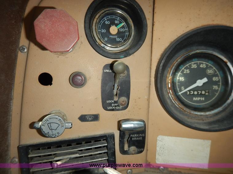 image for item K7343 1983 Ford LNT9000 semi truck