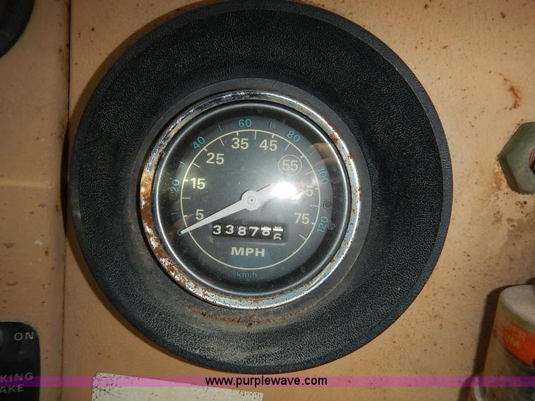 image for item K7343 1983 Ford LNT9000 semi truck