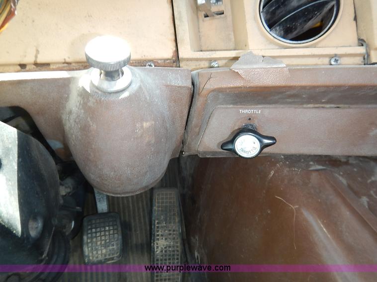 image for item K7343 1983 Ford LNT9000 semi truck