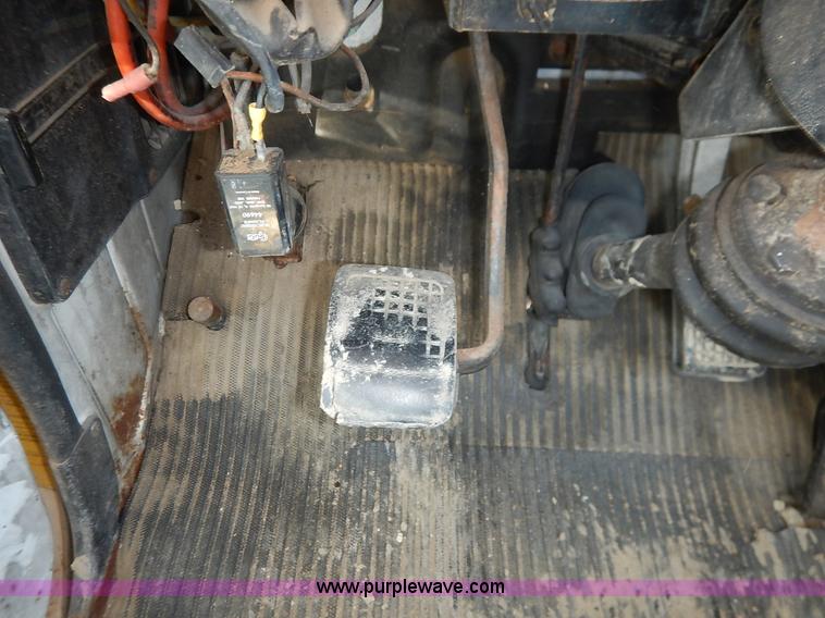 image for item K7343 1983 Ford LNT9000 semi truck