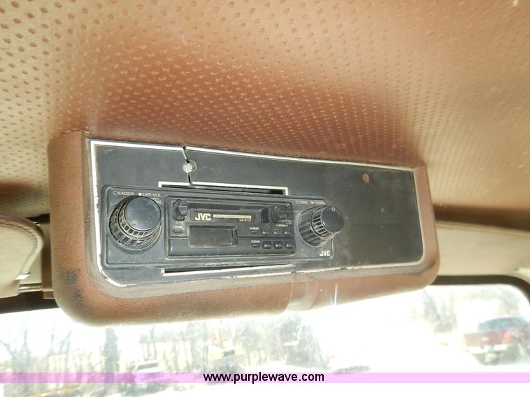 image for item K7343 1983 Ford LNT9000 semi truck