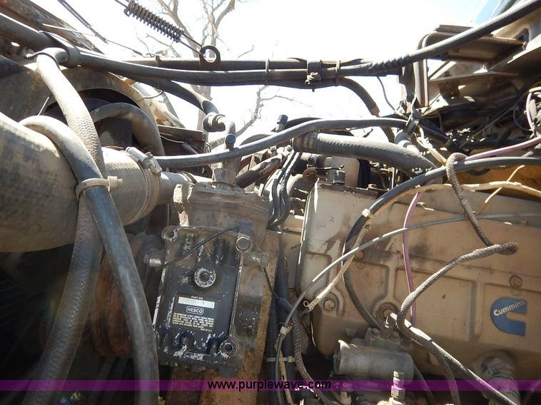 image for item K7343 1983 Ford LNT9000 semi truck