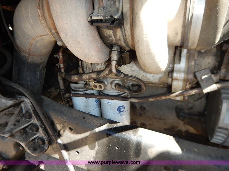 image for item K7343 1983 Ford LNT9000 semi truck