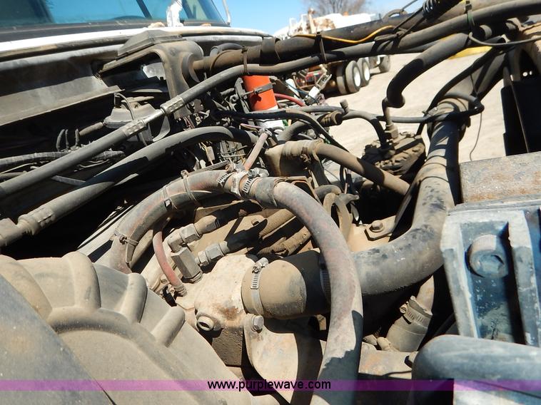 image for item K7343 1983 Ford LNT9000 semi truck