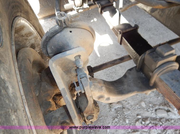 image for item K7343 1983 Ford LNT9000 semi truck