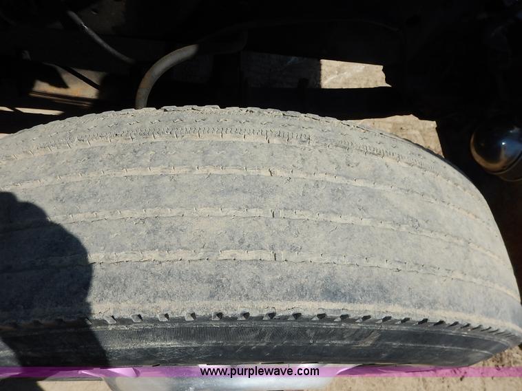 image for item K7343 1983 Ford LNT9000 semi truck