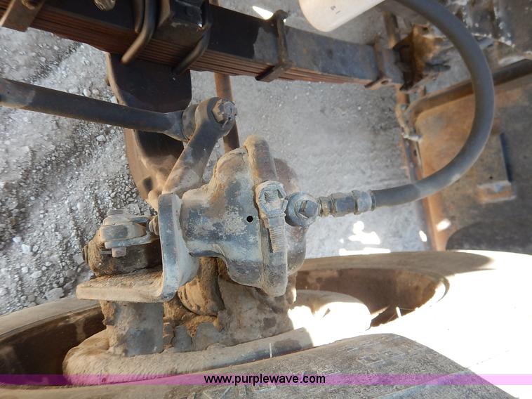 image for item K7343 1983 Ford LNT9000 semi truck