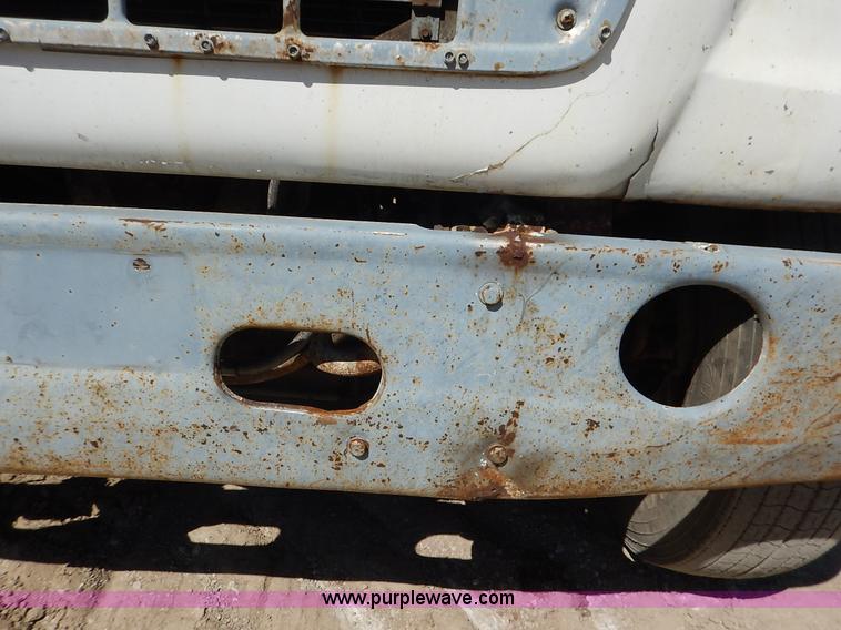 image for item K7343 1983 Ford LNT9000 semi truck