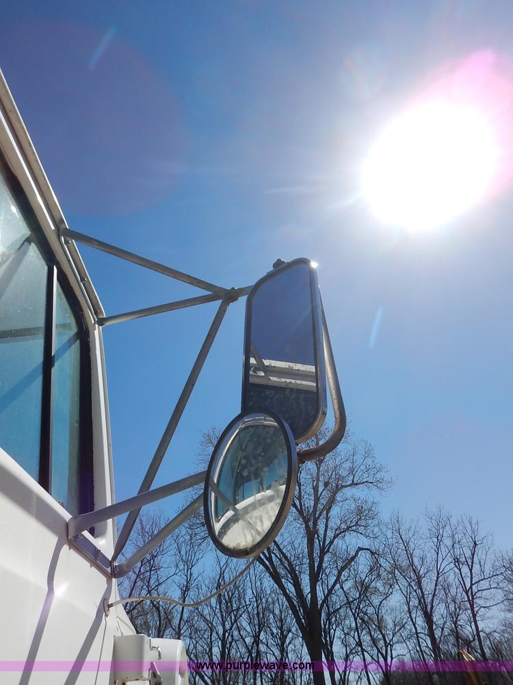 image for item K7343 1983 Ford LNT9000 semi truck