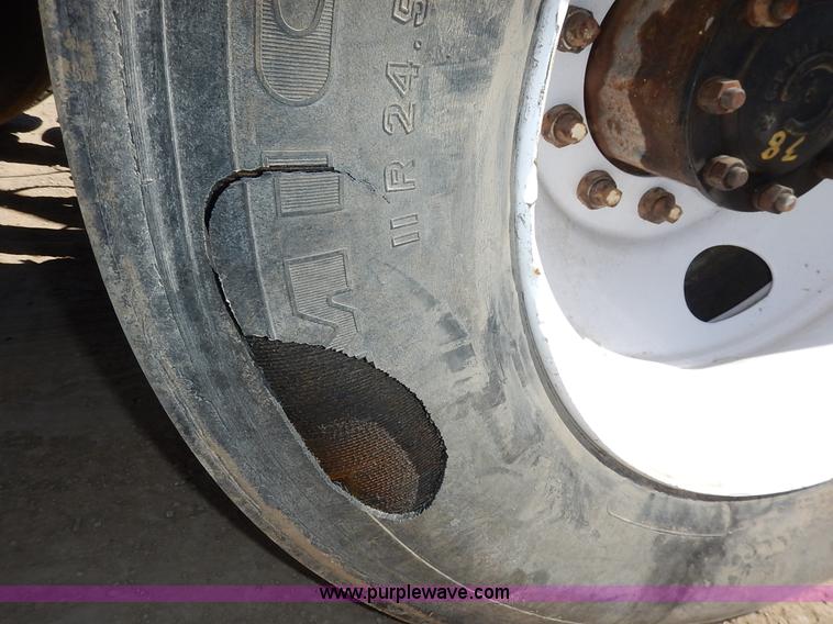 image for item K7343 1983 Ford LNT9000 semi truck