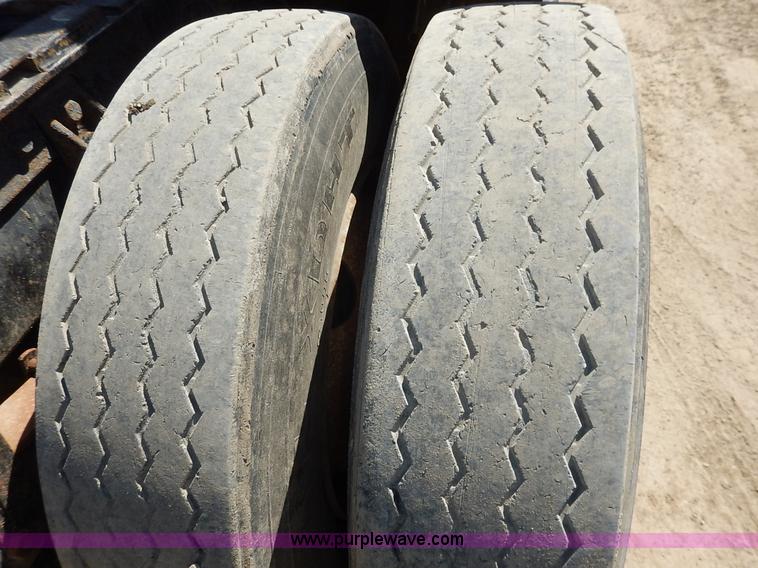 image for item K7343 1983 Ford LNT9000 semi truck