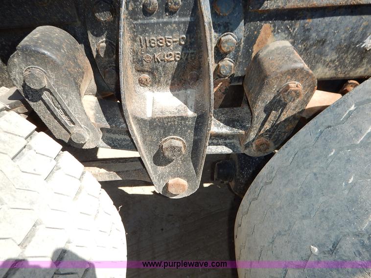 image for item K7343 1983 Ford LNT9000 semi truck