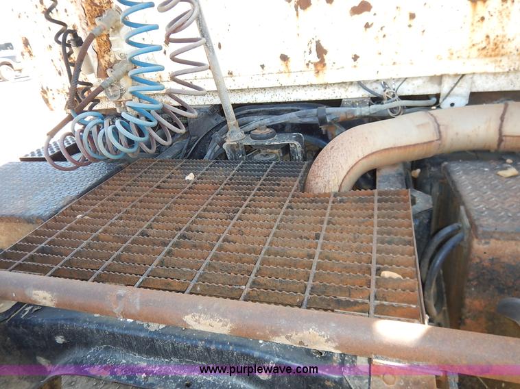 image for item K7343 1983 Ford LNT9000 semi truck