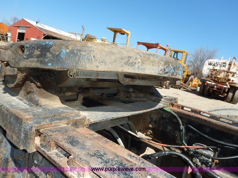 image for item K7343 1983 Ford LNT9000 semi truck