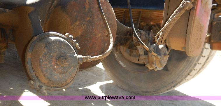 image for item K7343 1983 Ford LNT9000 semi truck