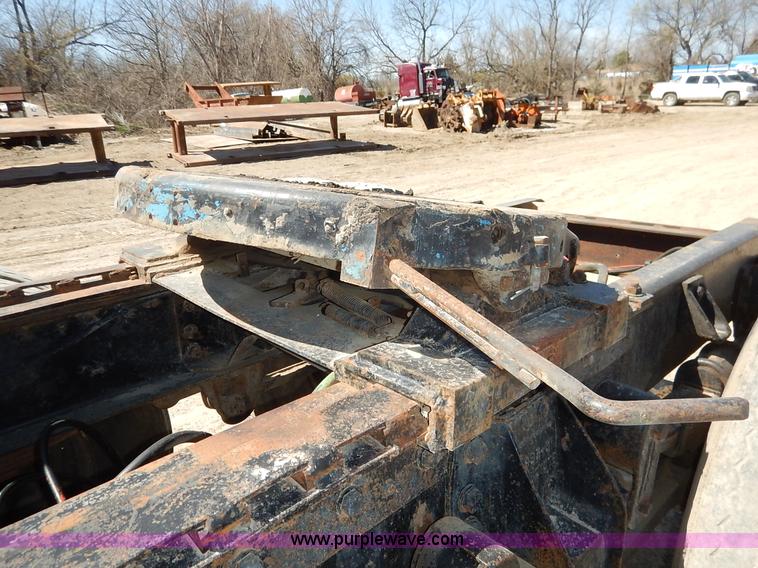 image for item K7343 1983 Ford LNT9000 semi truck