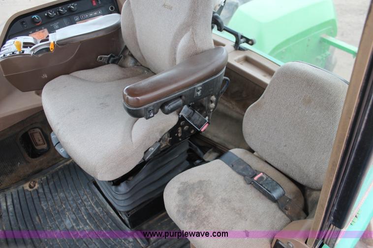 image for item K8931 2002 John Deere 9520 4WD tractor