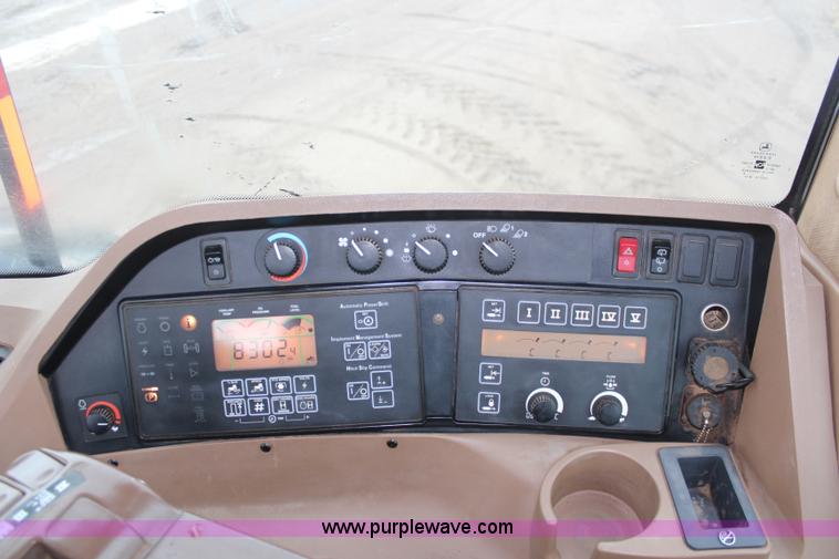 image for item K8931 2002 John Deere 9520 4WD tractor