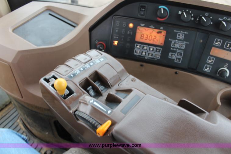 image for item K8931 2002 John Deere 9520 4WD tractor