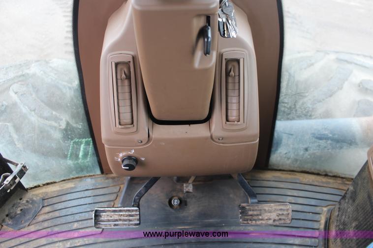 image for item K8931 2002 John Deere 9520 4WD tractor