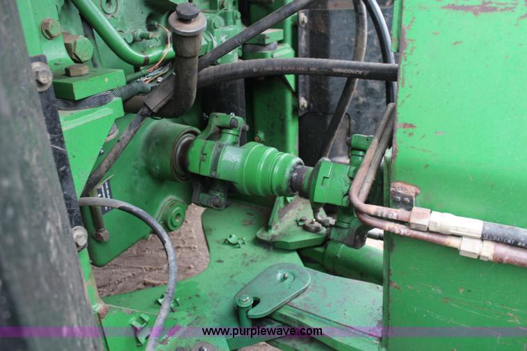 image for item K8931 2002 John Deere 9520 4WD tractor