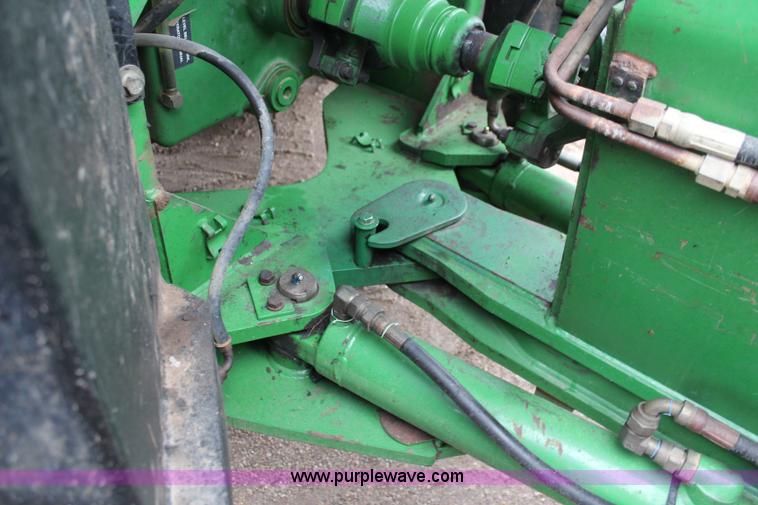 image for item K8931 2002 John Deere 9520 4WD tractor