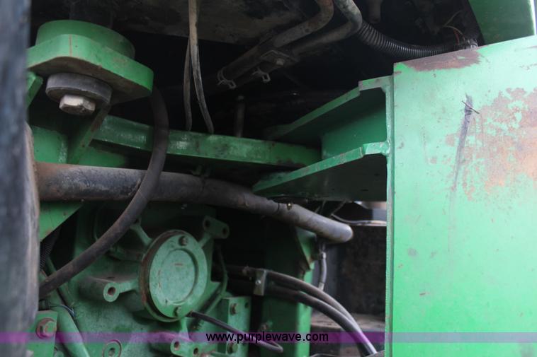 image for item K8931 2002 John Deere 9520 4WD tractor