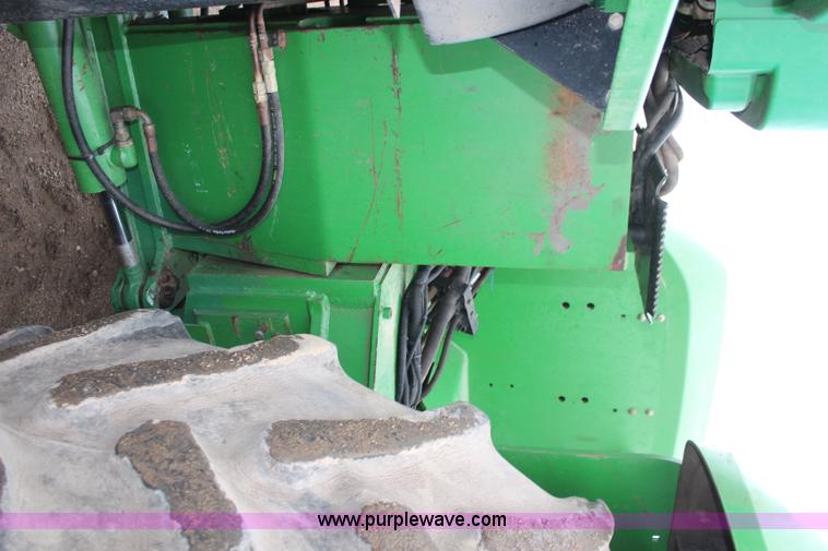 image for item K8931 2002 John Deere 9520 4WD tractor