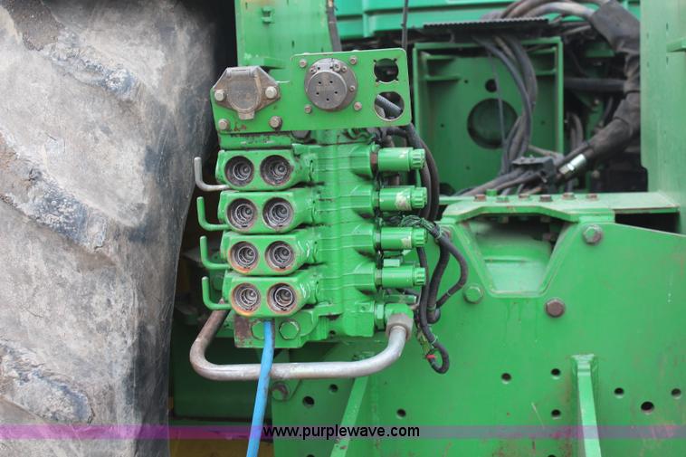 image for item K8931 2002 John Deere 9520 4WD tractor