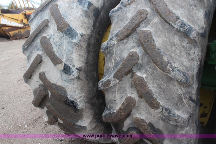 image for item K8931 2002 John Deere 9520 4WD tractor