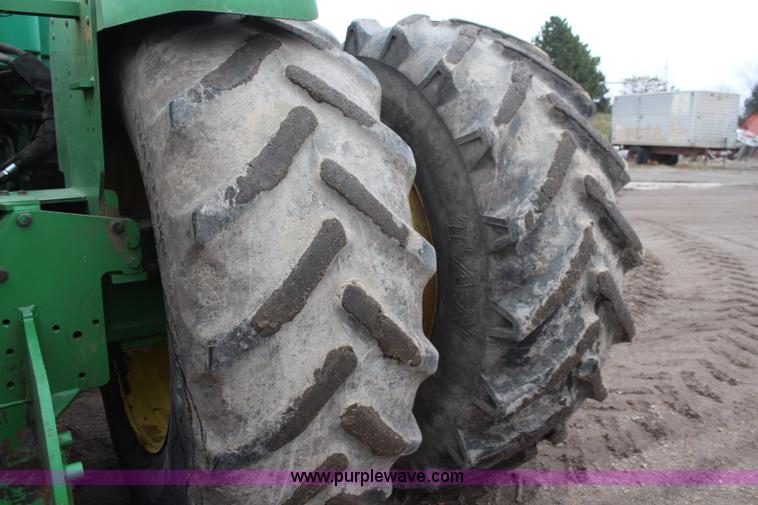 image for item K8931 2002 John Deere 9520 4WD tractor