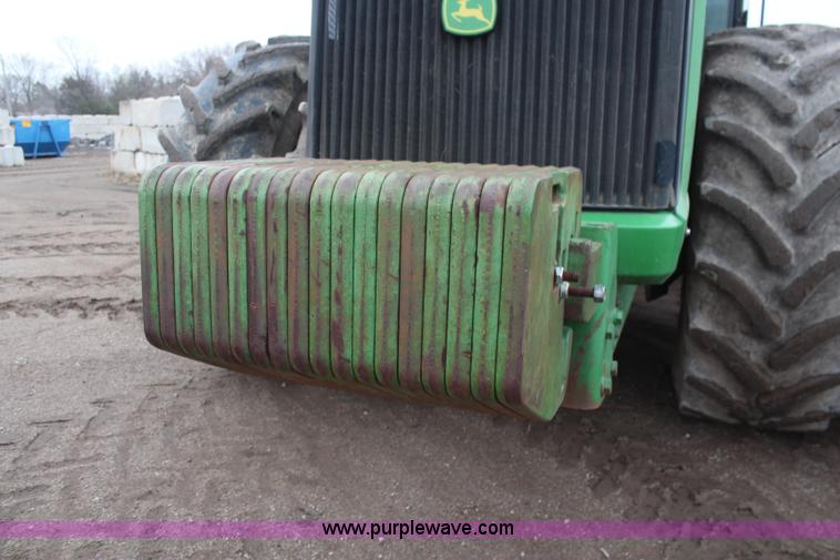 image for item K8931 2002 John Deere 9520 4WD tractor