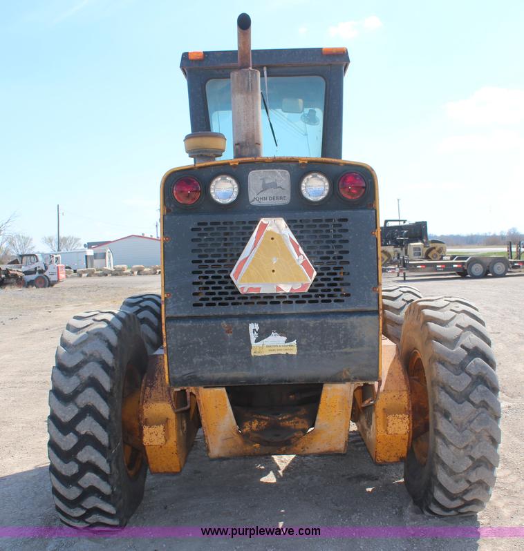 image for item K8960 1977 John Deere 670 motor grader