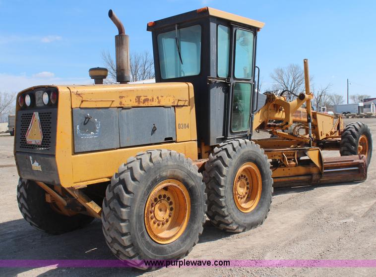 image for item K8960 1977 John Deere 670 motor grader