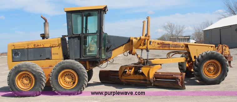 image for item K8960 1977 John Deere 670 motor grader