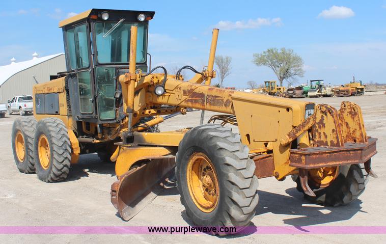 image for item K8960 1977 John Deere 670 motor grader