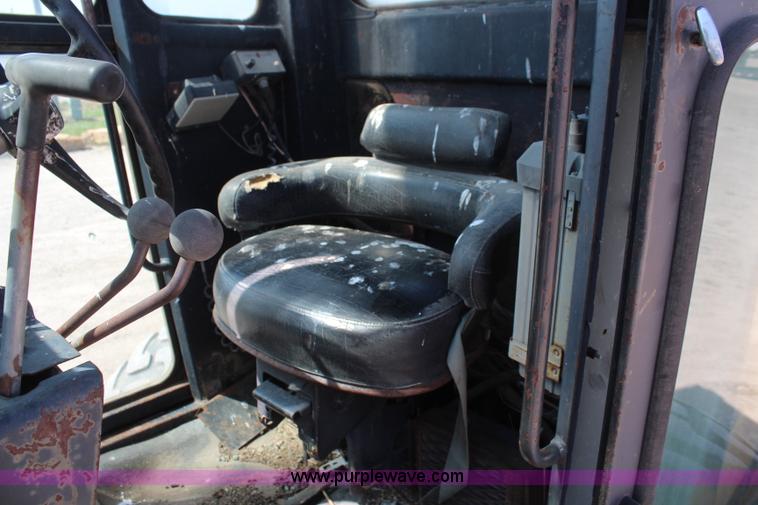 image for item K8960 1977 John Deere 670 motor grader