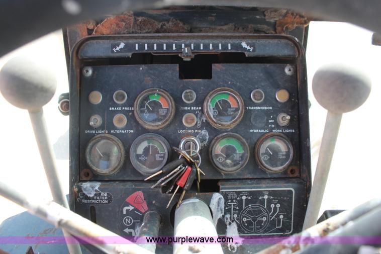 image for item K8960 1977 John Deere 670 motor grader