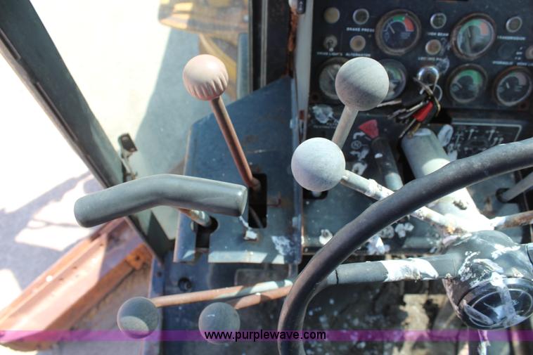 image for item K8960 1977 John Deere 670 motor grader