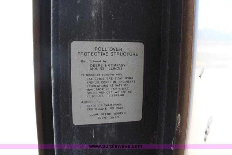 image for item K8960 1977 John Deere 670 motor grader