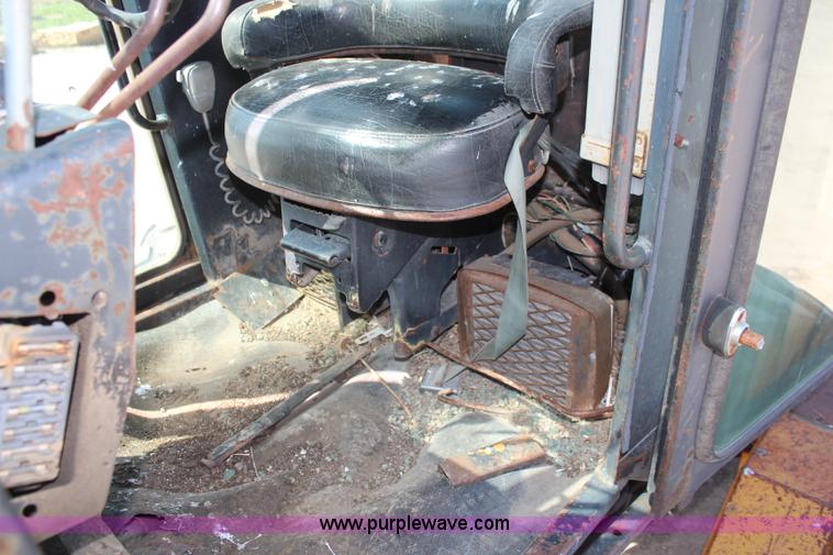 image for item K8960 1977 John Deere 670 motor grader