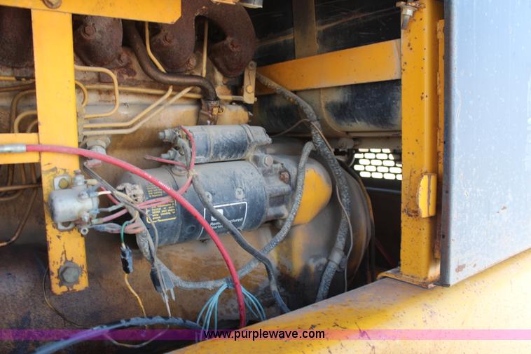 image for item K8960 1977 John Deere 670 motor grader