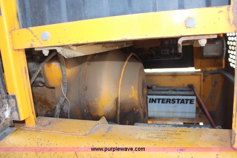 image for item K8960 1977 John Deere 670 motor grader