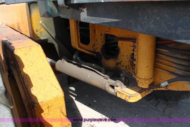 image for item K8960 1977 John Deere 670 motor grader