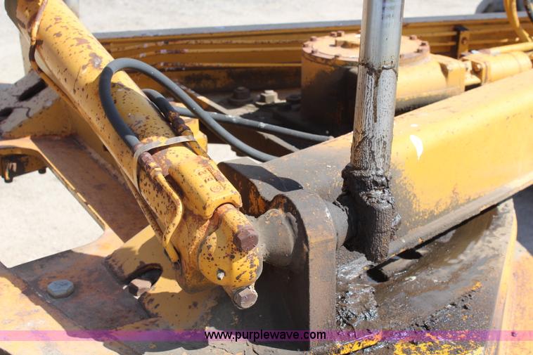 image for item K8960 1977 John Deere 670 motor grader