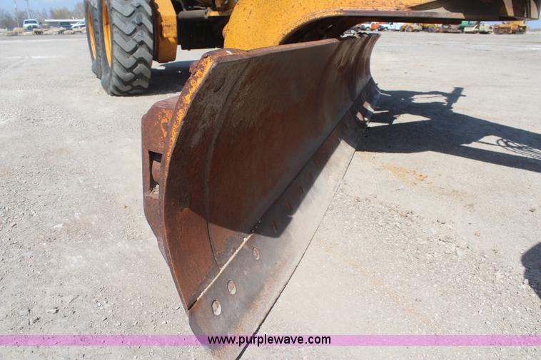 image for item K8960 1977 John Deere 670 motor grader