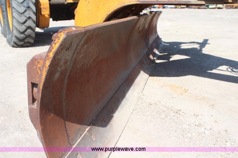 image for item K8960 1977 John Deere 670 motor grader