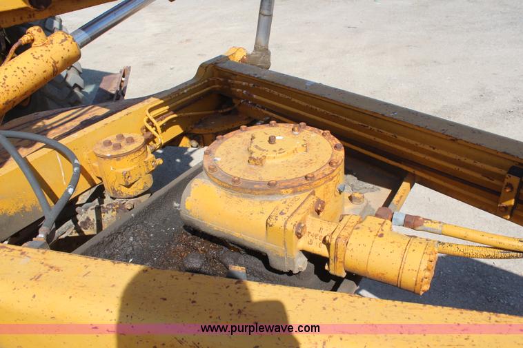 image for item K8960 1977 John Deere 670 motor grader